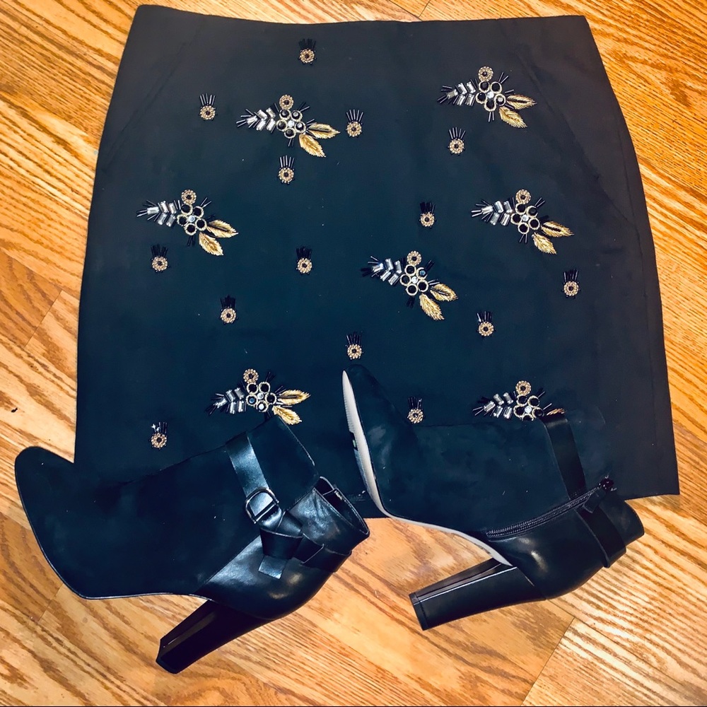 LOFT black and gold beaded skirt with fun pockets